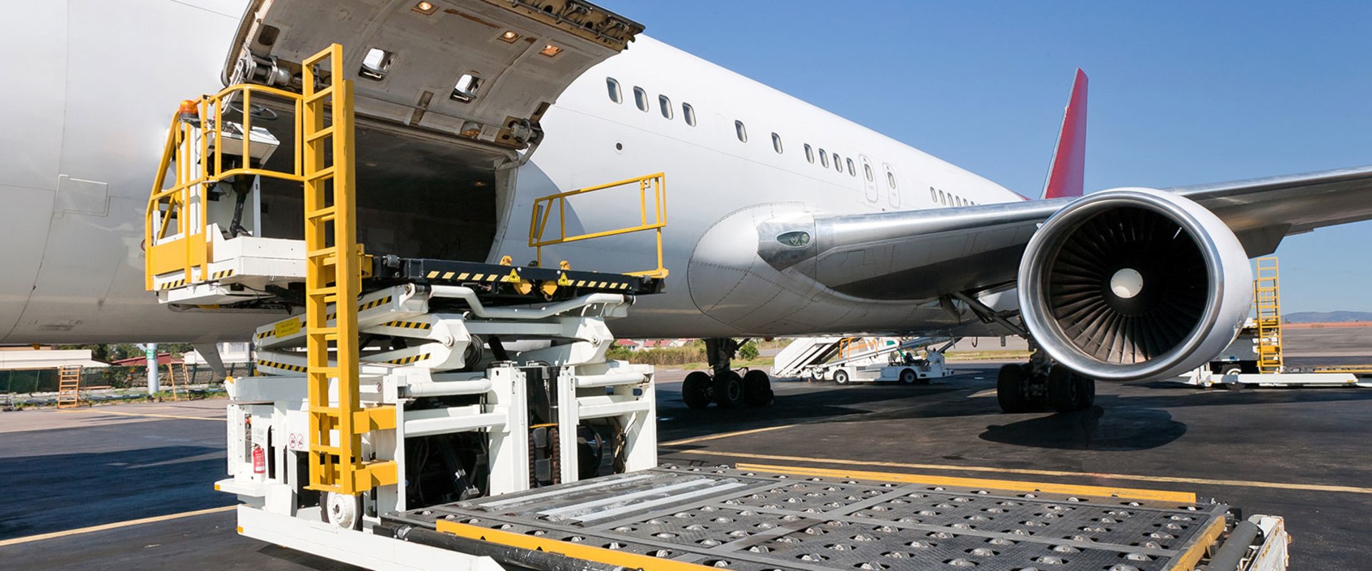 Choosing an International Mail Service Provider: A Comprehensive Guide for Air Transport and Shipping Needs