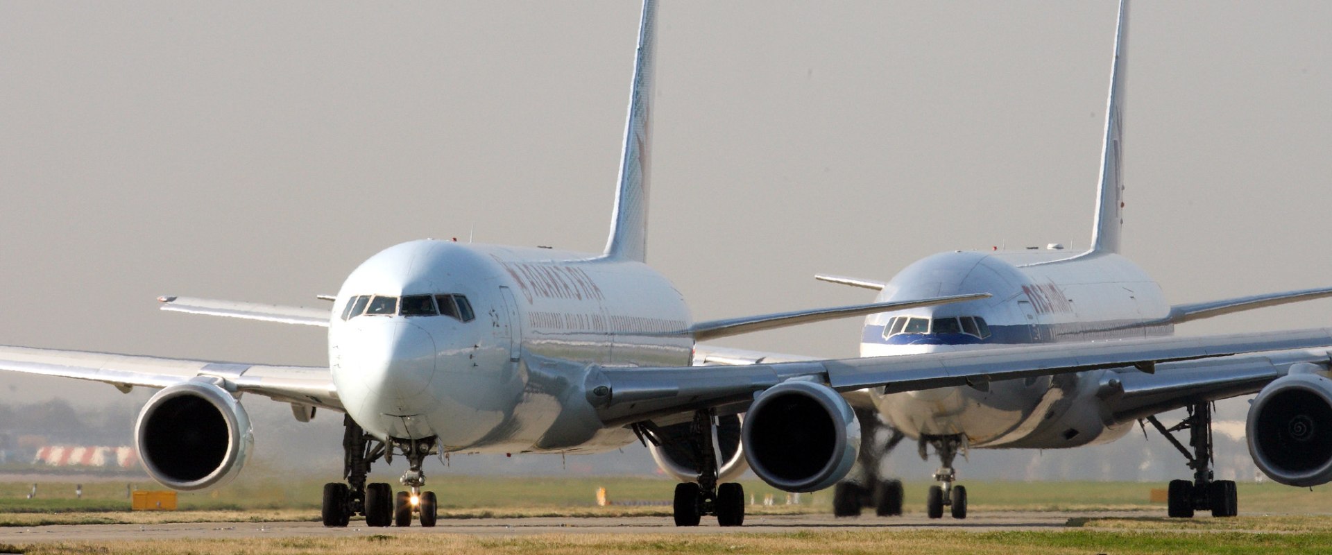 How Air Transport and Shipping Affects Travelers